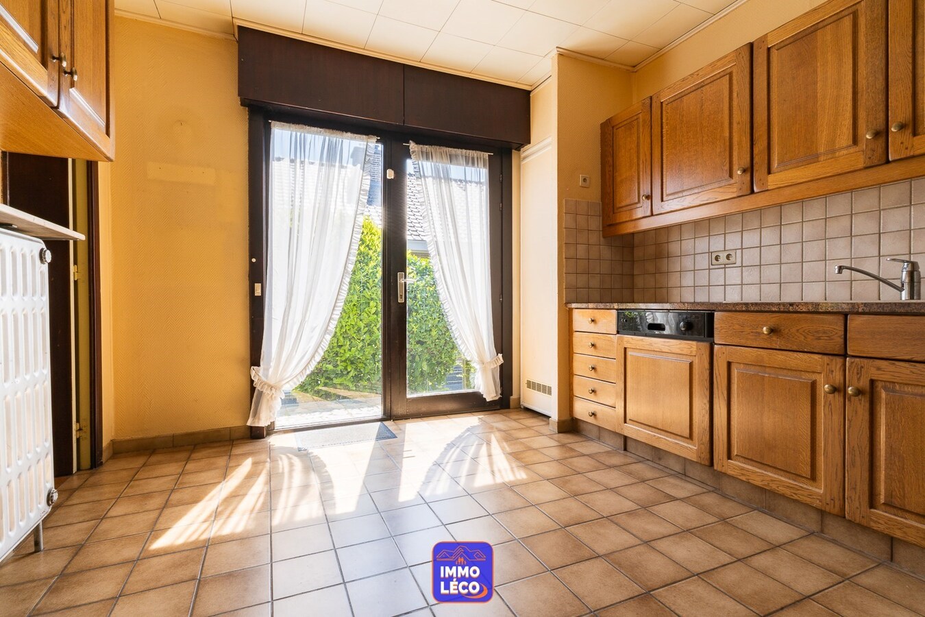 Plain-Pied avec deux garages situé à "La Coquinie", excellent potentiel ! 