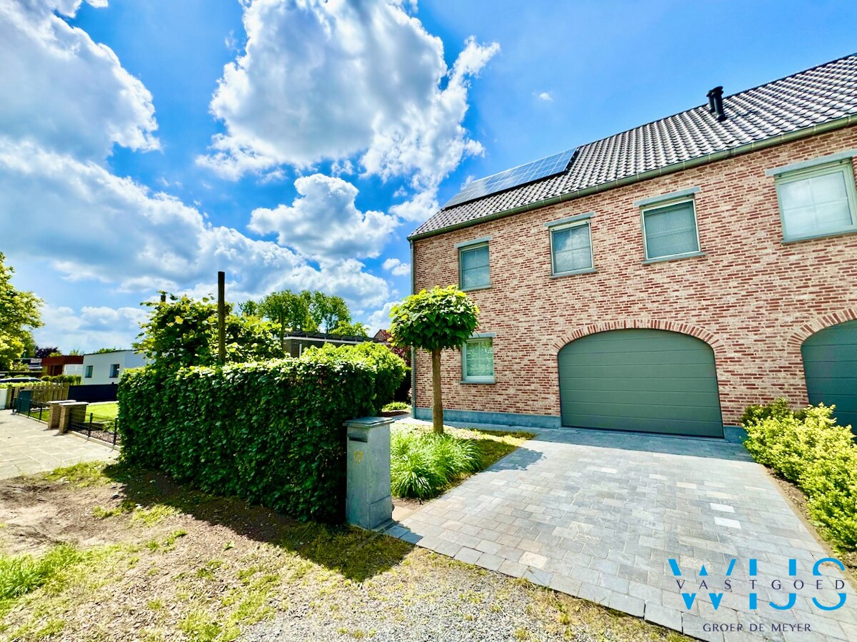 Prachtige recente woning in een zeer rustige wijk te Ertvelde ! 