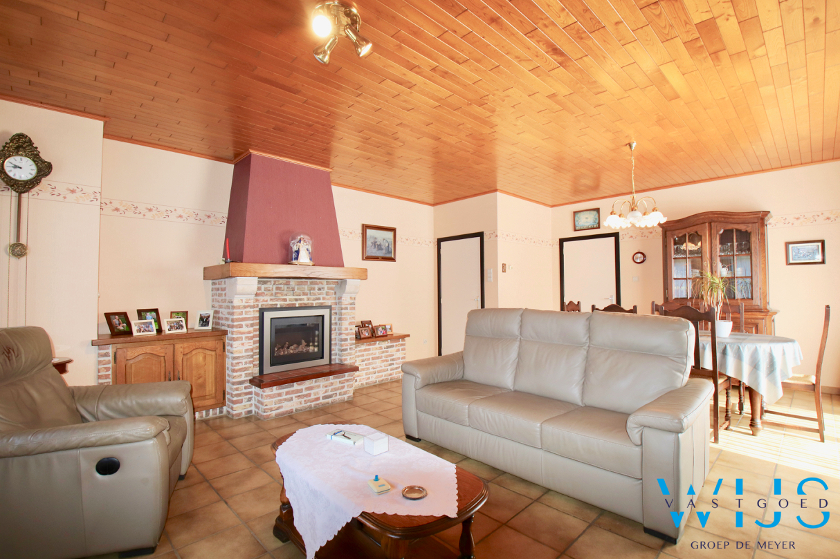 Stevige bungalow op een prachtig perceel van 925 m² te SLEIDINGE ! 