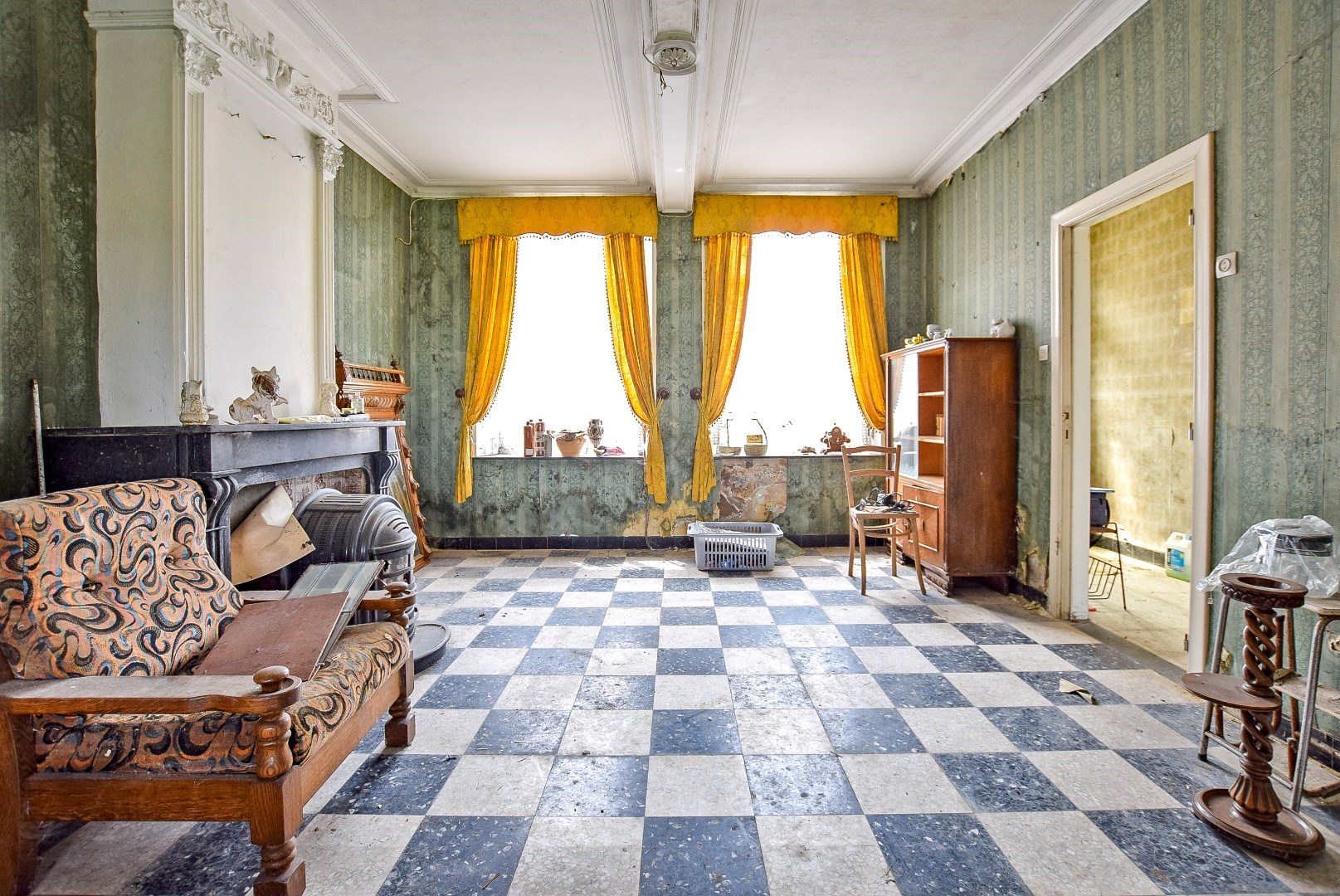 Imposante te renoveren woning op 677m². 