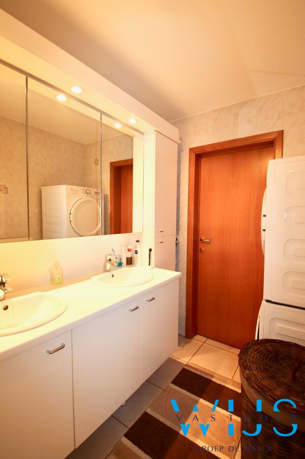 Ruim &amp; energiezuinig 2 slaapkamerappartement te EVERGEM ! 