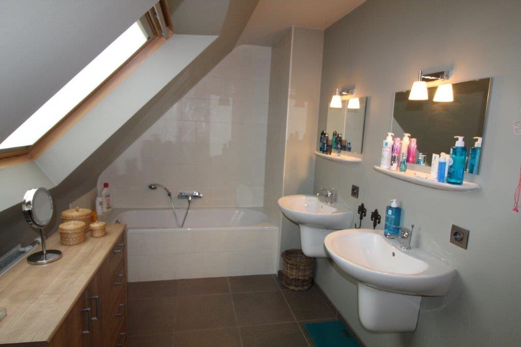 Energiezuinige woning met 3 slaapkamers en garage te Roeselare 