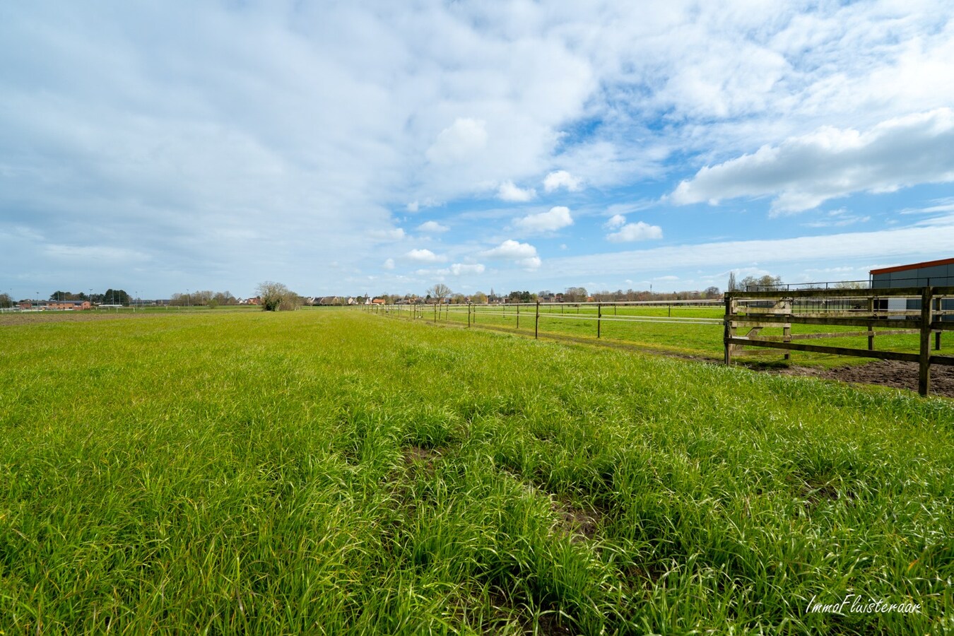Bouwgrond voor HOB met aanpalende weide nabij het centrum van Hoogstraten 