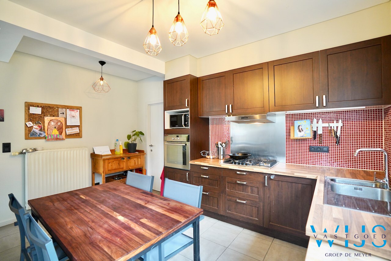 Instapklaar &amp; energiezuinig woonhuis met LOODS te Kluizen ! 