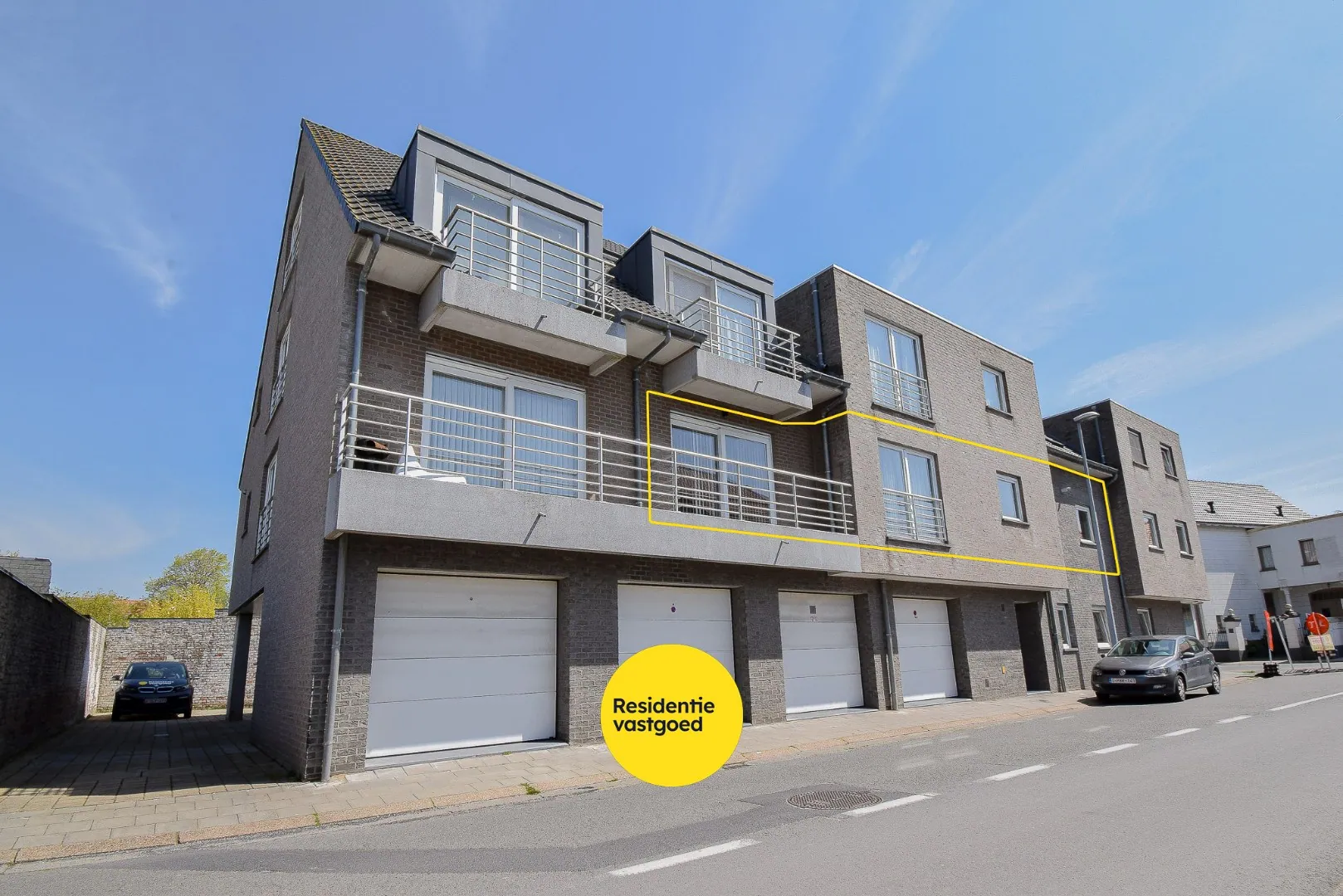 Recent 2 slaapkamer-appartement met autostandplaats in centrum Gistel