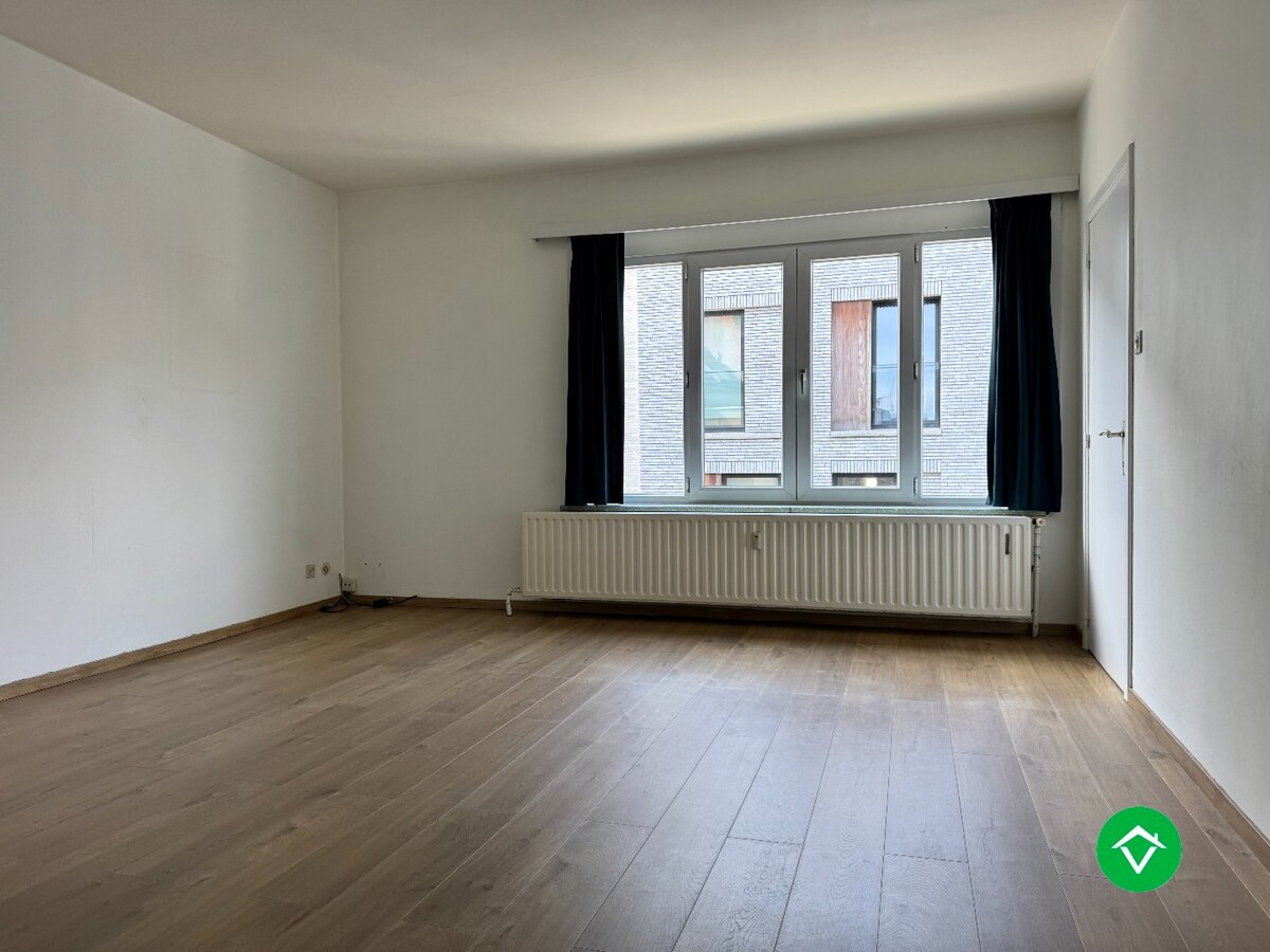 Instapklaar appartement met 2 slaapkamers en garage te Gent 