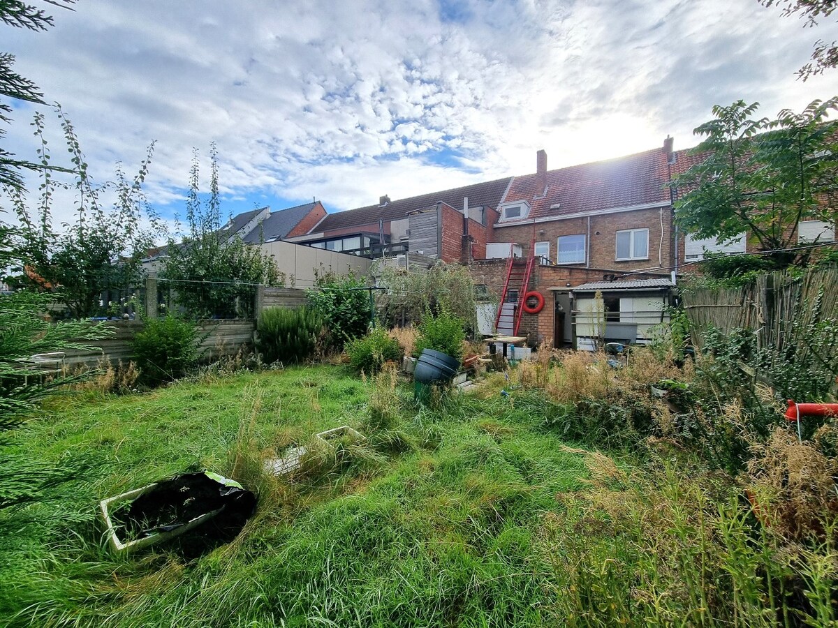 Te renoveren, zeer ruime woning te Zeebrugge 