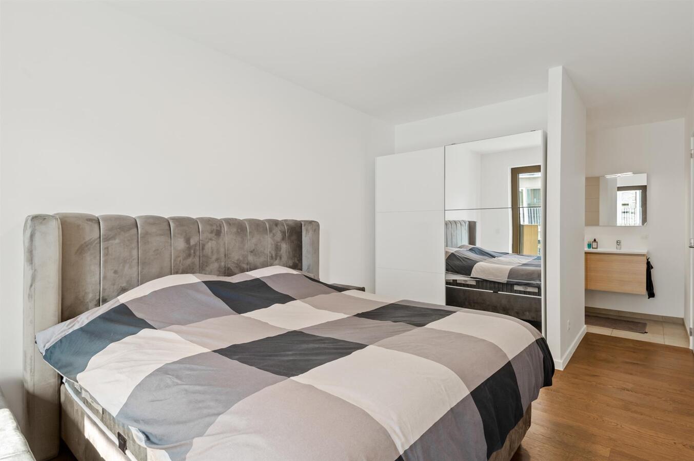 Hoekappartement met terras en uitzicht op 't Eilandje! 