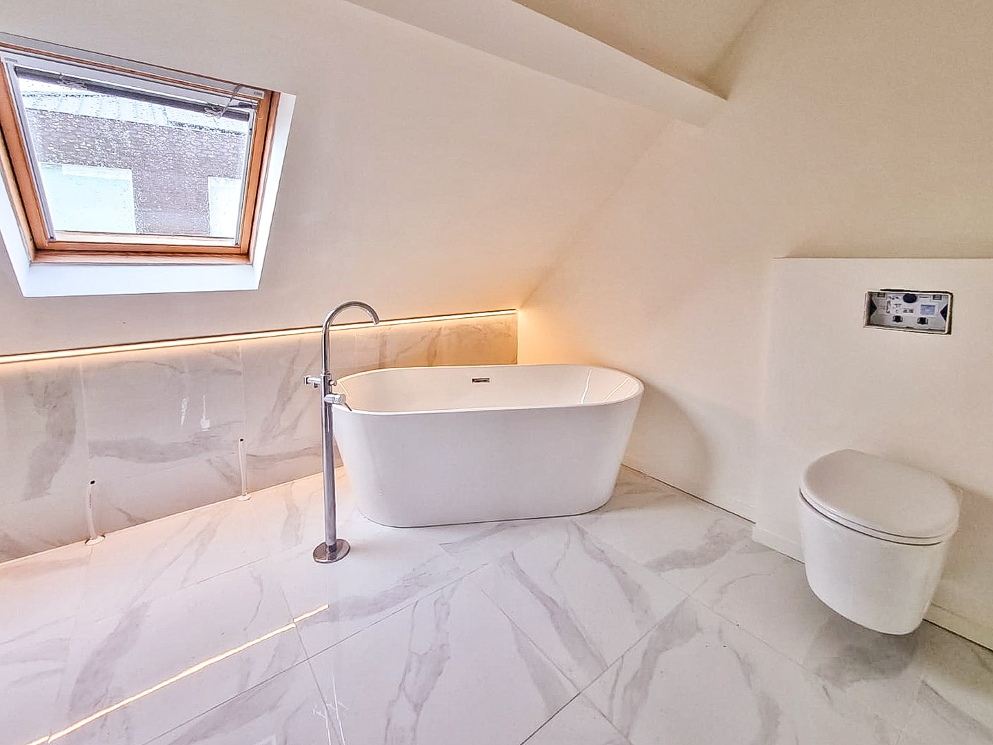 Instapklare woning met 4 slaapkamers en ruime tuin. 