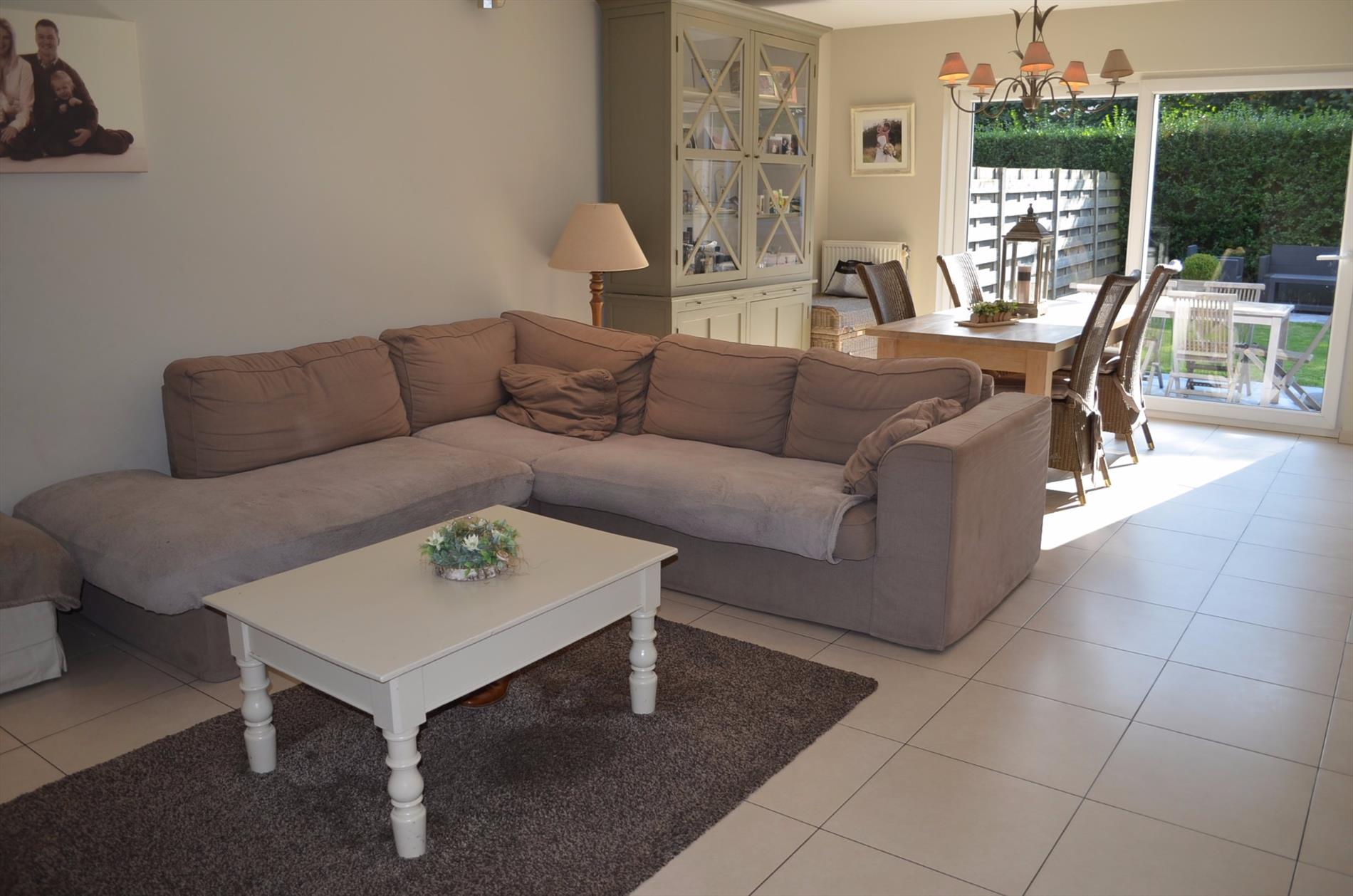 Recente gezinswoning met 3 slpks, garage en tuin rustig gelegen te Adegem 