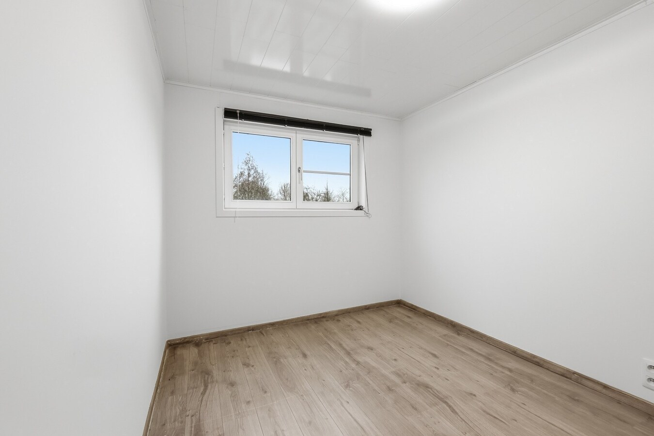 Alleenstaande woning met 4 slaapkamers in Merkem! 