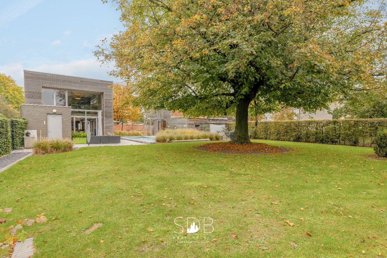 Prachtige woning met paardenfaciliteiten op 11.703m² 