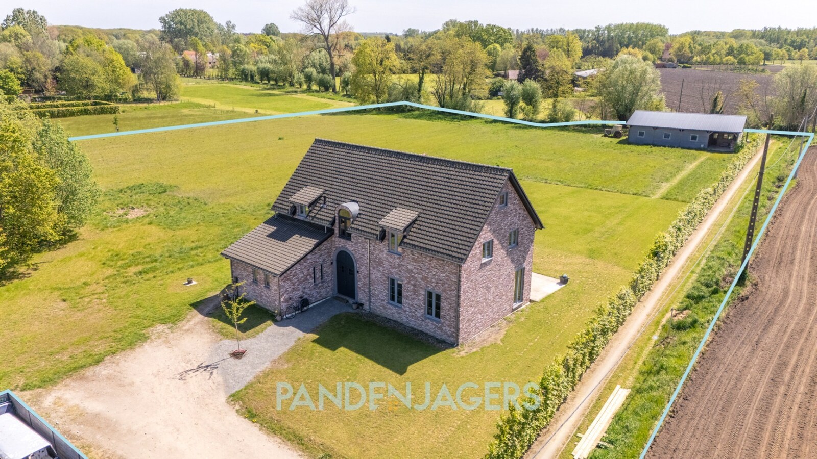 Exclusieve villa op uitzonderlijk perceel van 10.804 m² te Berlaar 