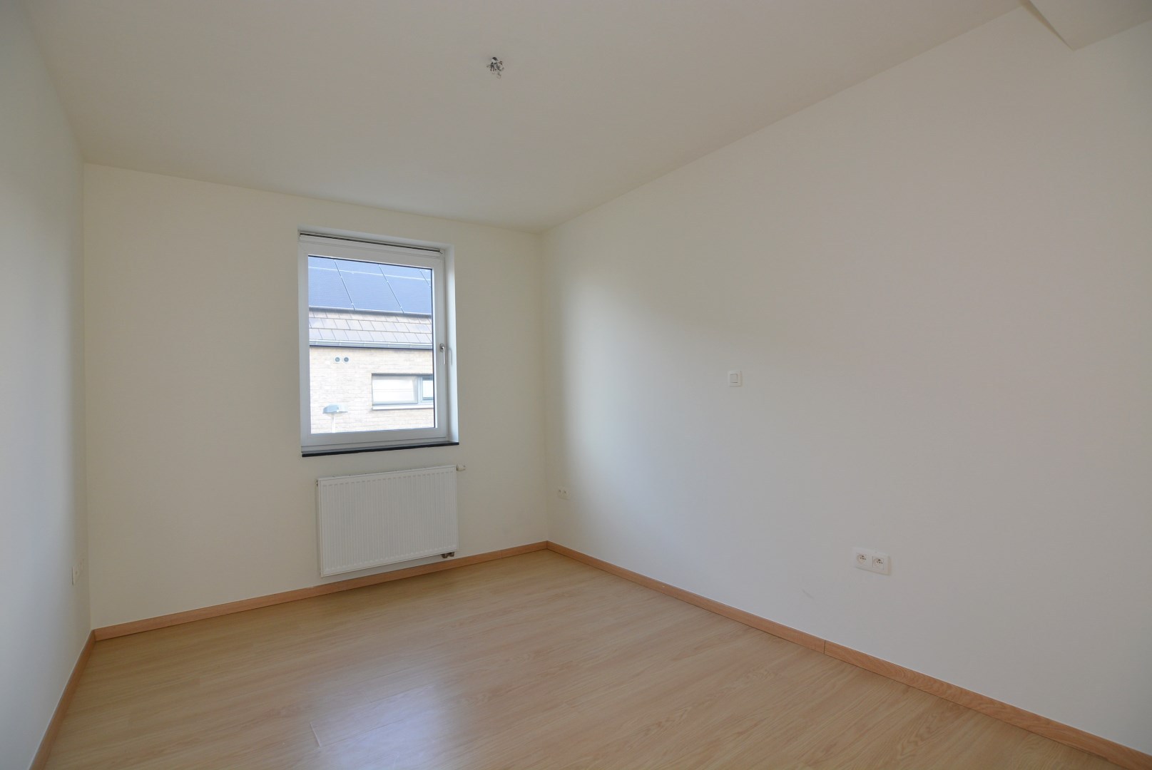 Moderne appartementswoning met 3 slpk, dubbele garage en terras. 