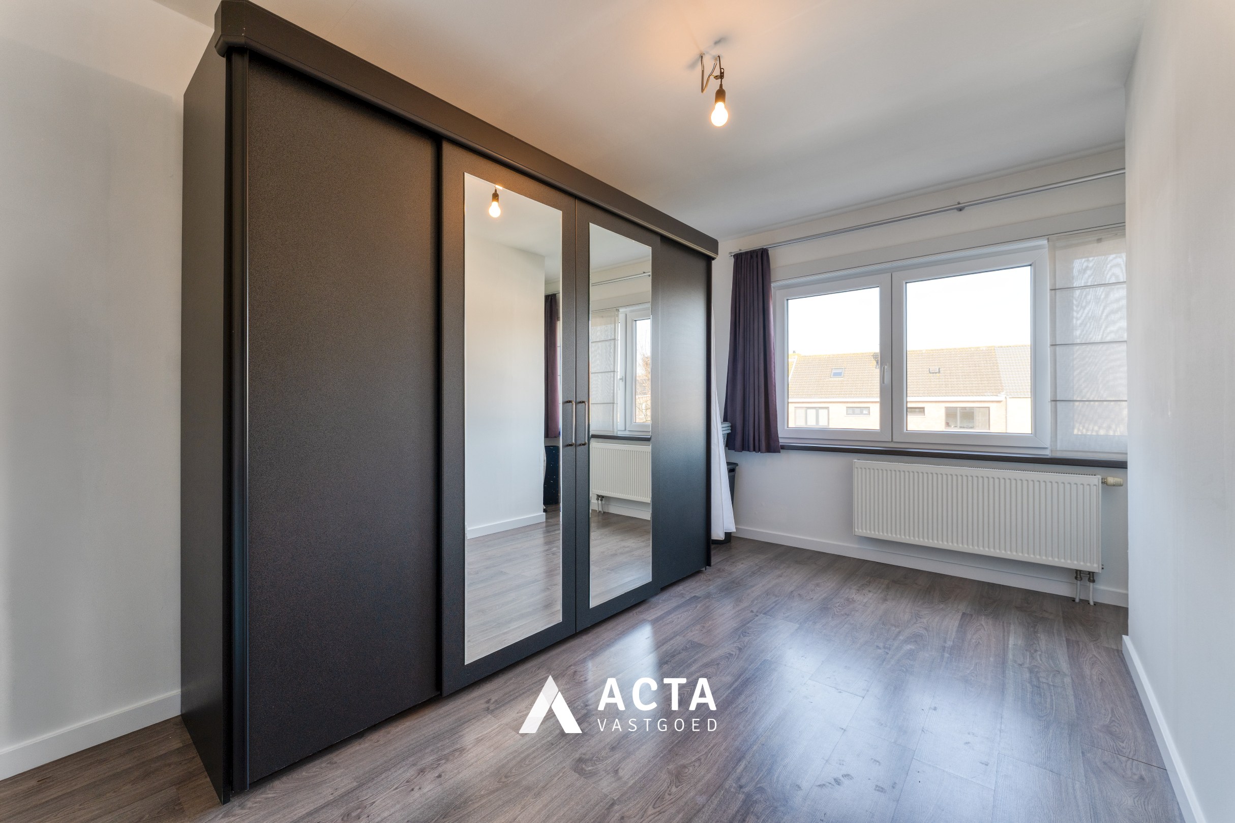 Instapklare bel-etage met 3 slaapkamers en garage 