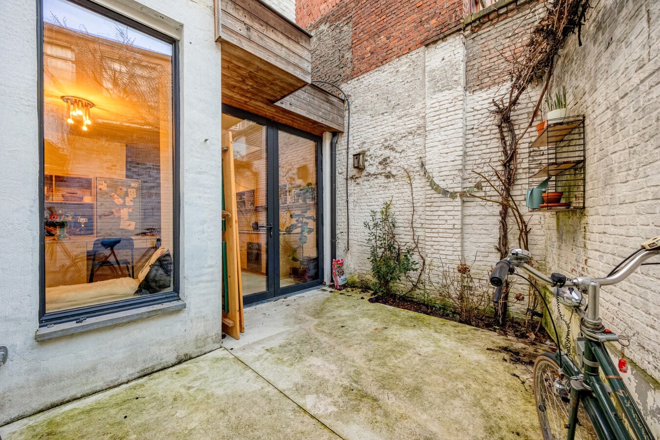 Gerenoveerde herenwoning met stadskoer in de Haringrodewijk! 