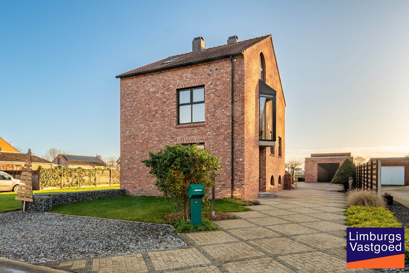 Gezinswoning met zuidgerichte tuin en garage, 5a 85ca 