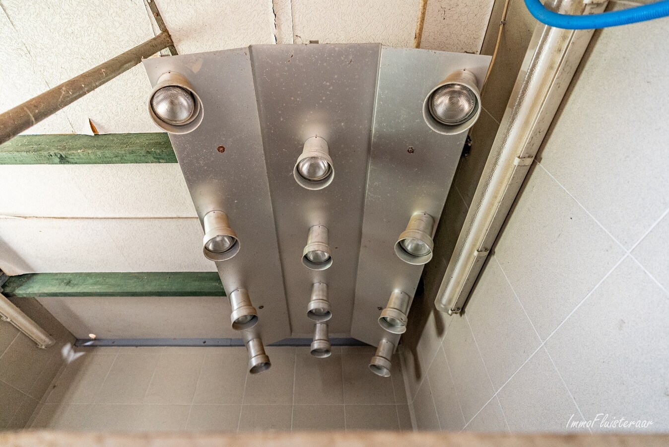 Ruime woning met paardenstallen op ca. 85 are te Kinrooi 