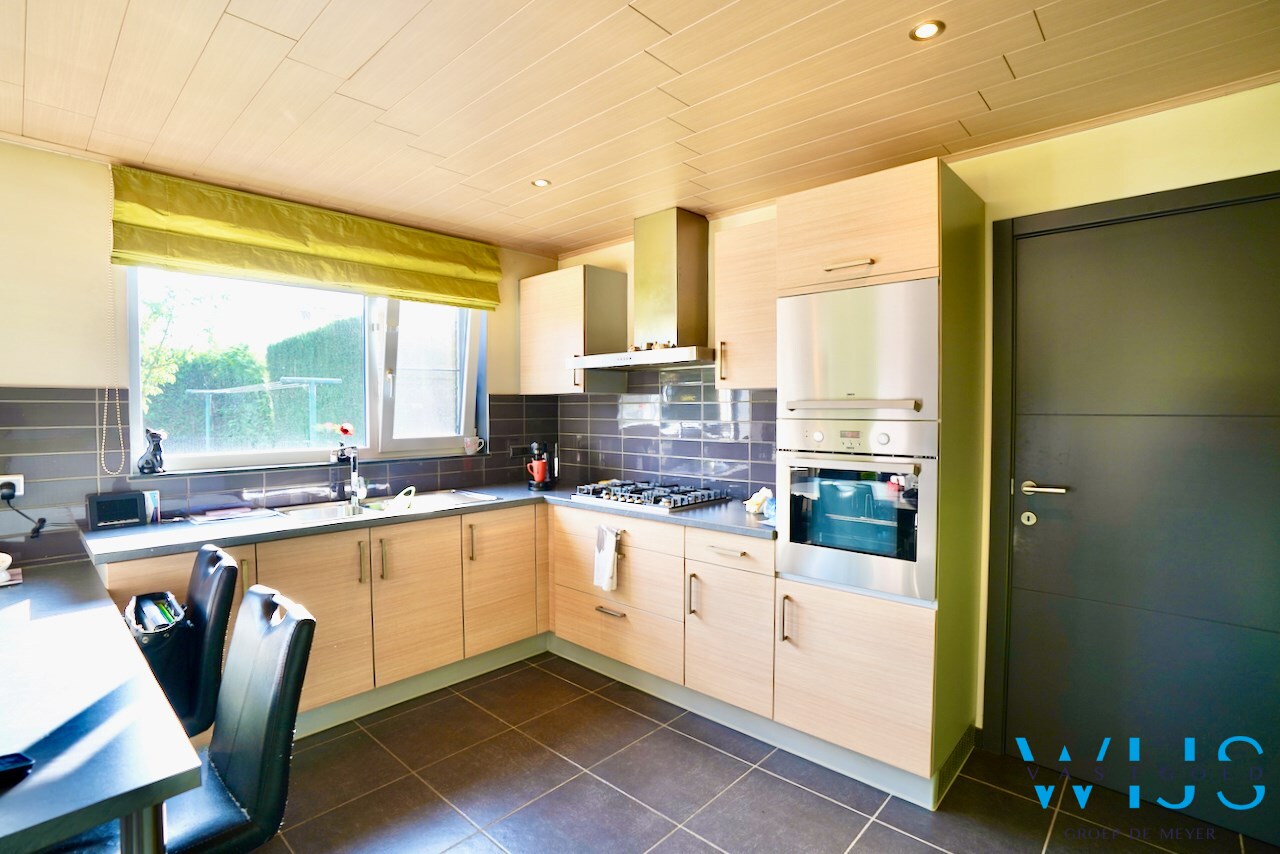 Ideale gezinswoning op 555 m² met 2 garages te Evergem ! 