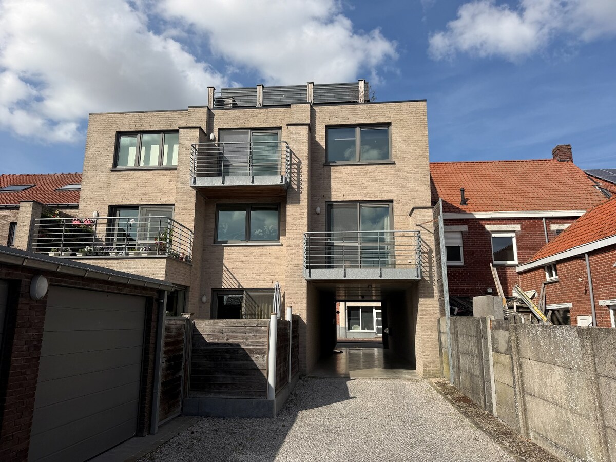 Ruim duplex-appartement met zonneterras 