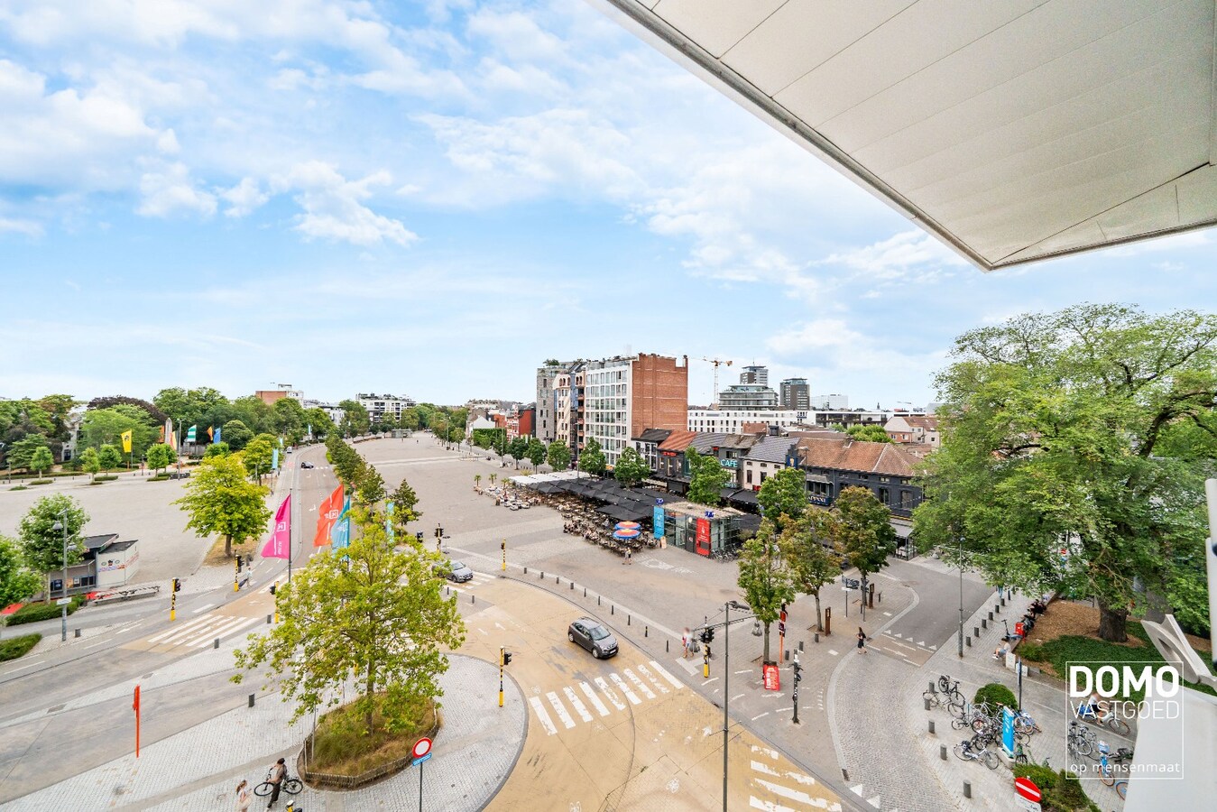 Stijlvol wonen in hartje Hasselt met een uniek uitzicht over het Kolonel Dusartplein 