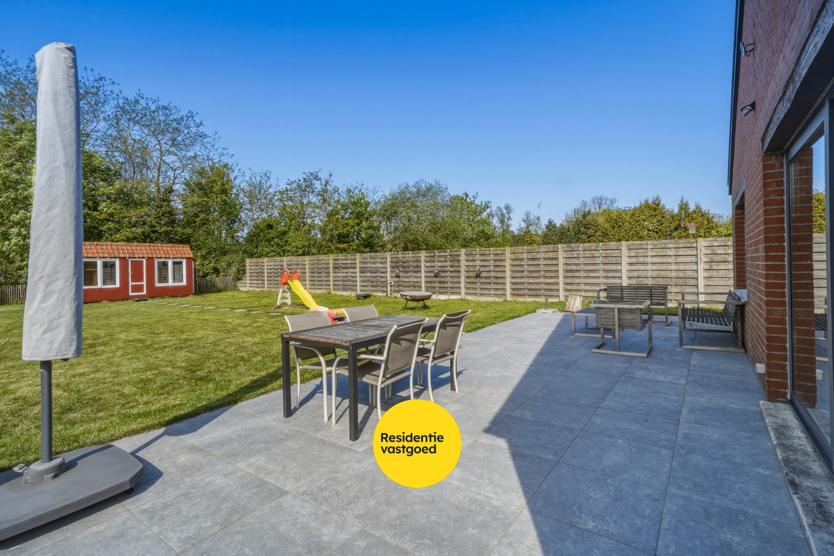 Instapklare ruime bungalow met zongerichte tuin in hartje Oudenburg! 