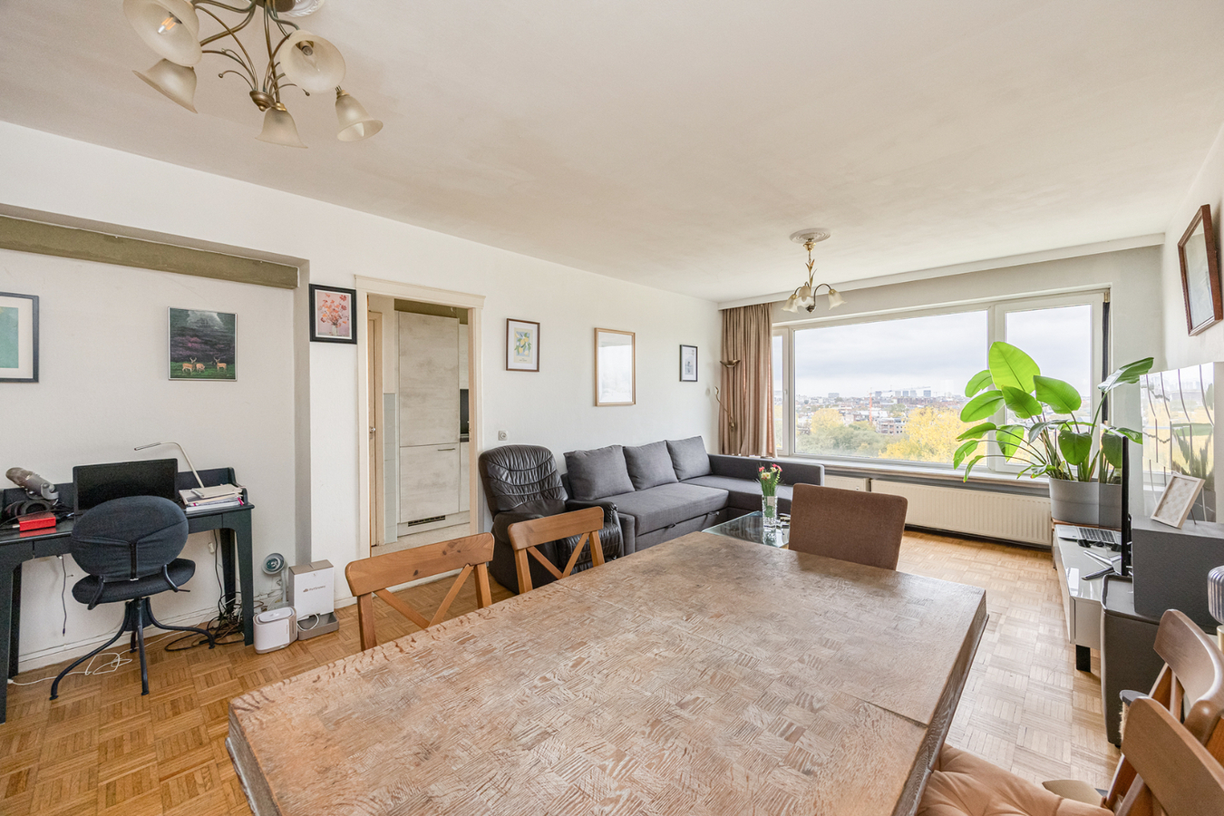 Instapklaar 2-slaapkamerappartement met terras en prachtig uitzicht in Berchem 