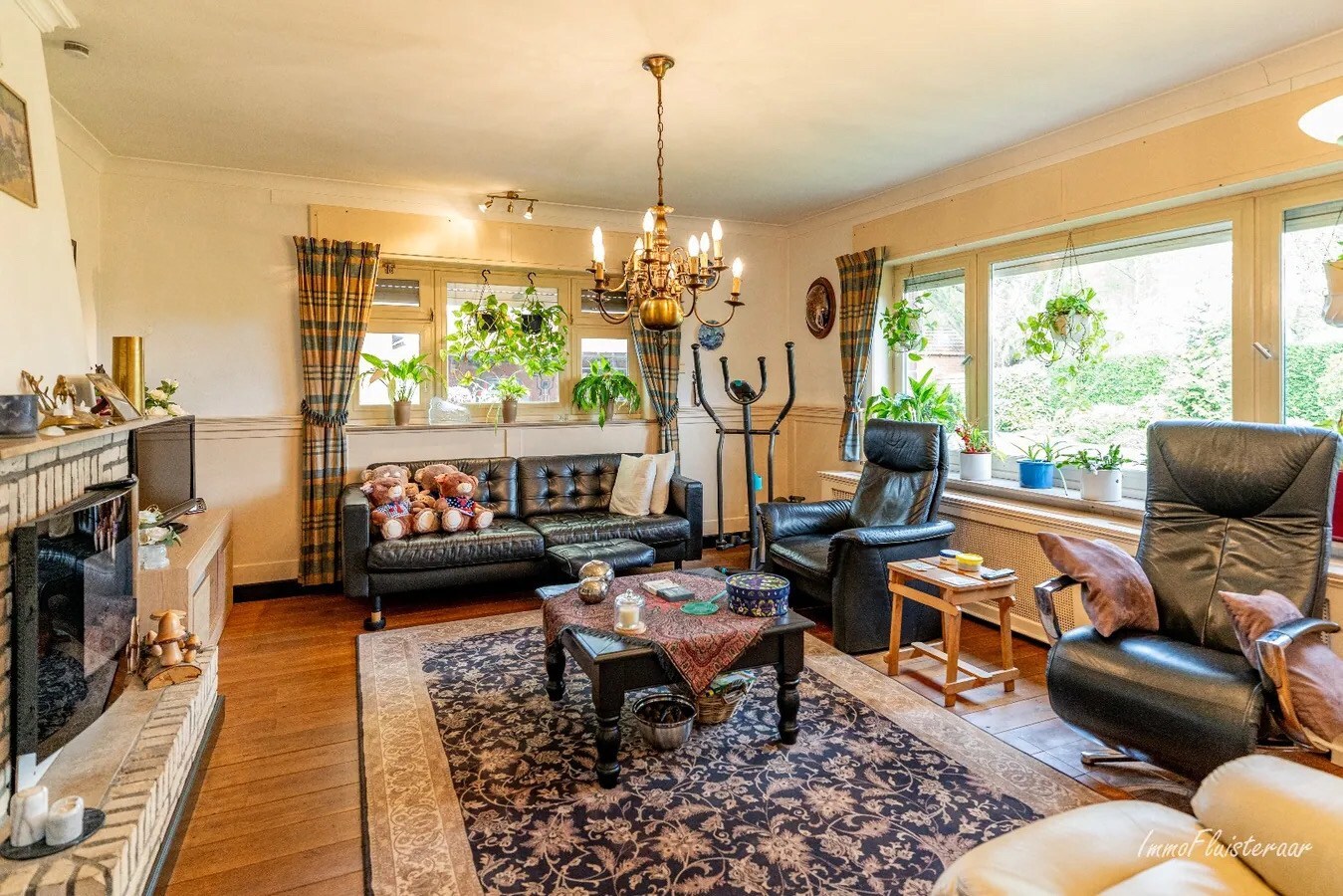 Woning met stalgebouwen en buitenpiste op ca. 6ha te Bocholt 