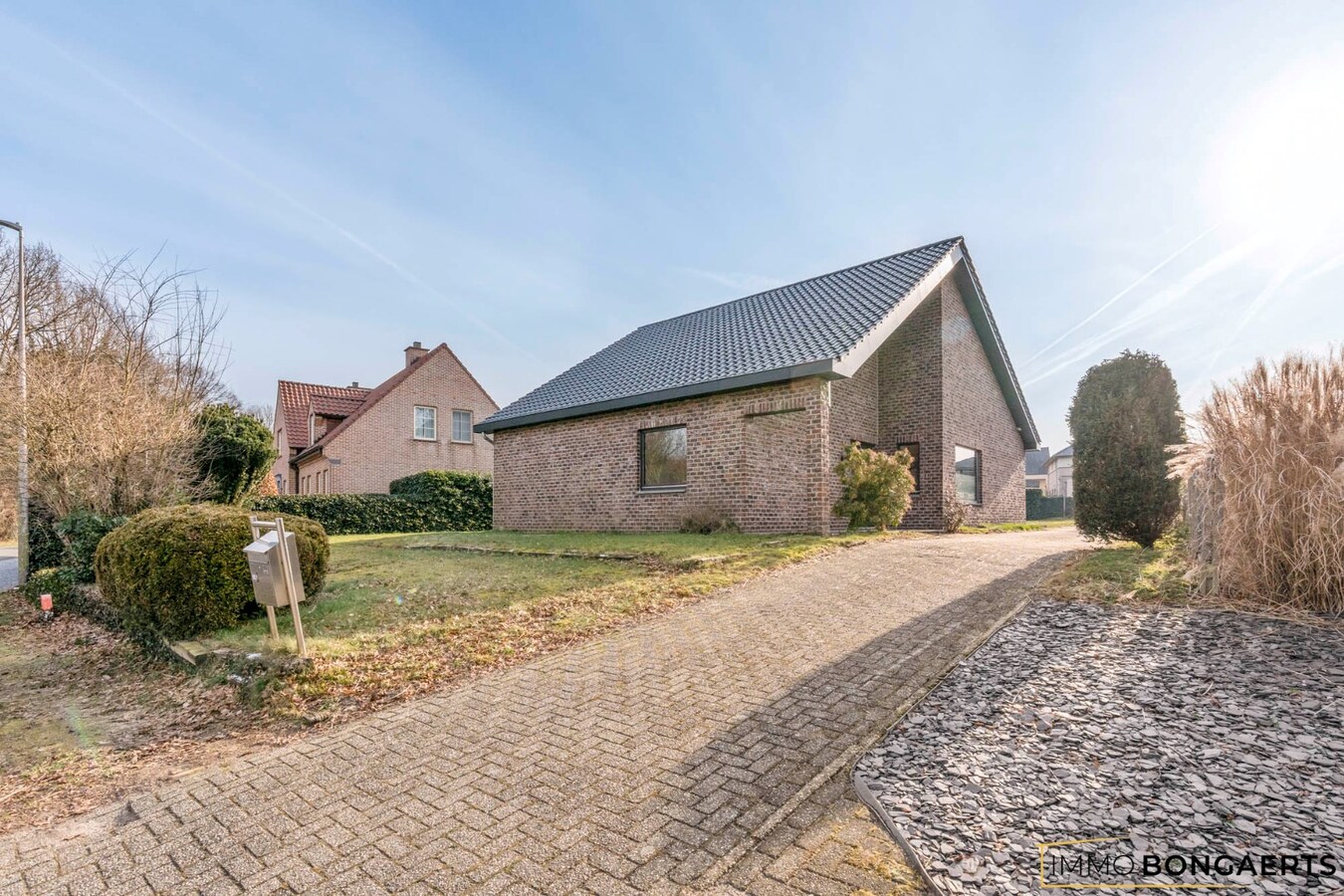 Ruime woning met 3 slaapkamers, tuin, terras en garage. 