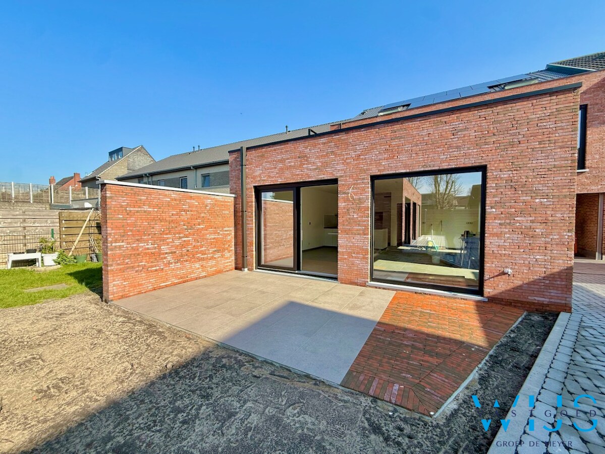 Nieuwbouw gelijkvloers appartement in hartje Ertvelde ! 