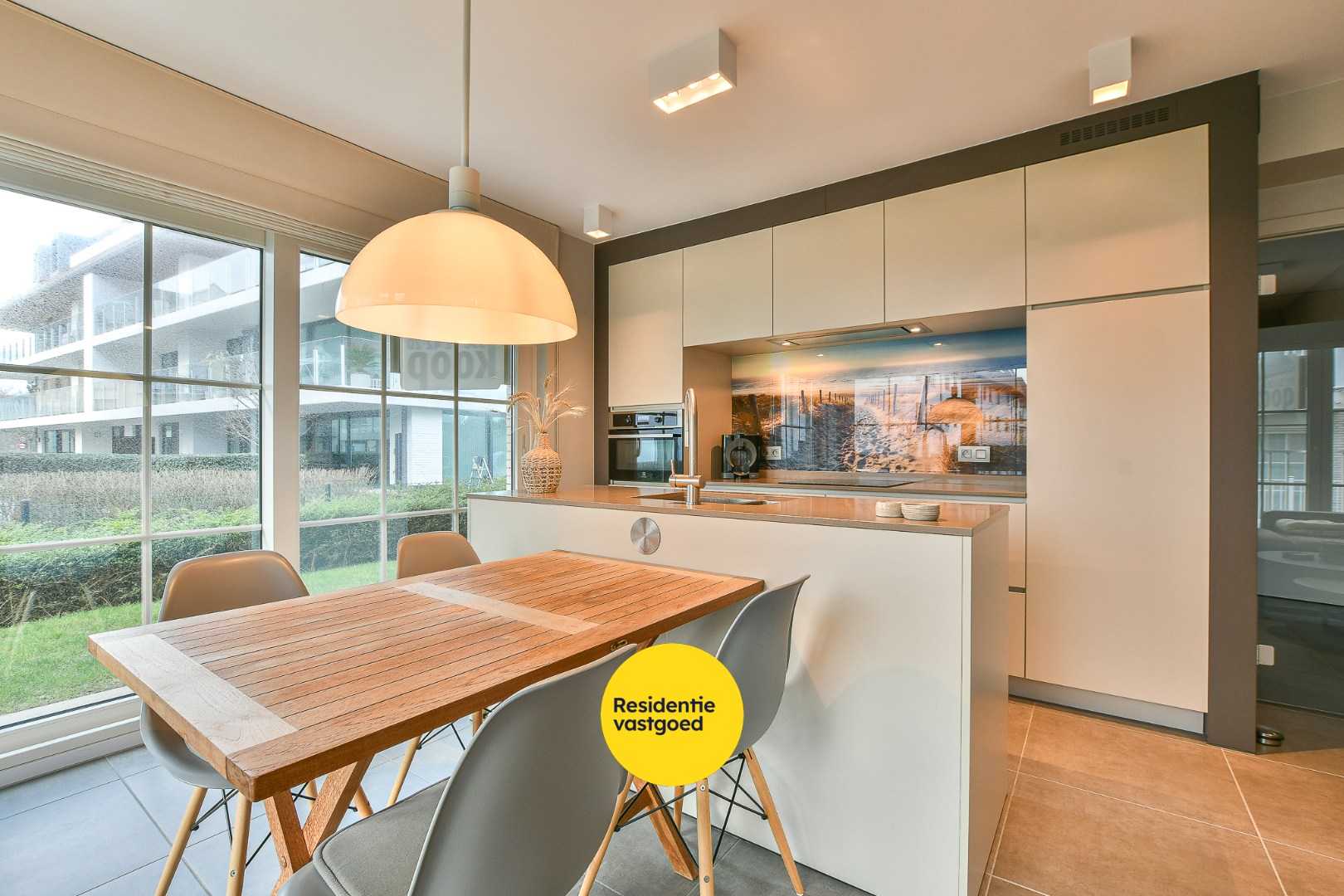 Gelijkvloers 2-slaapkamerappartement met tuin op toplocatie vlakbij de zee! 