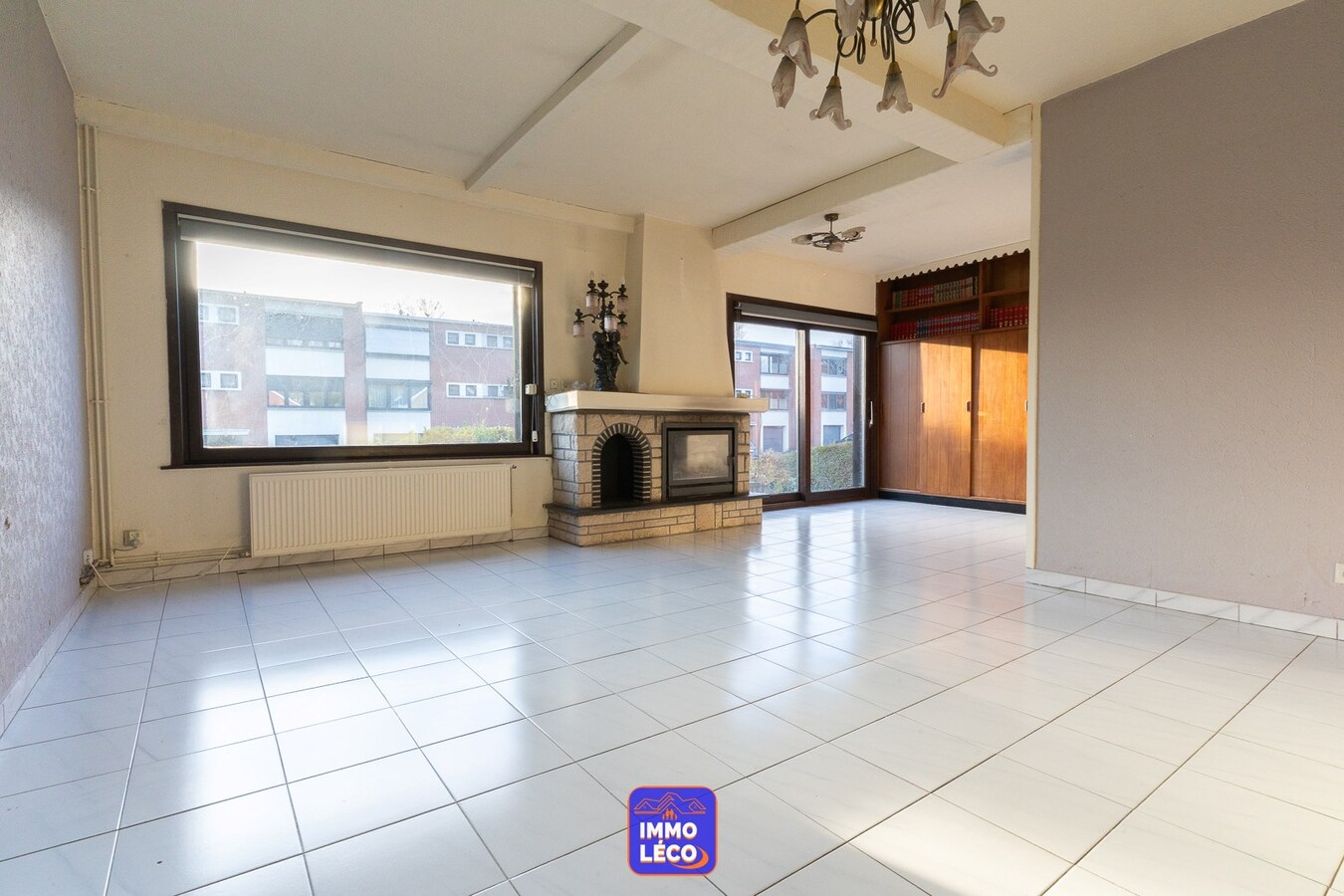 "Plain-Pied" érigé sur 544m² avec double garage, parking, jardin ! 