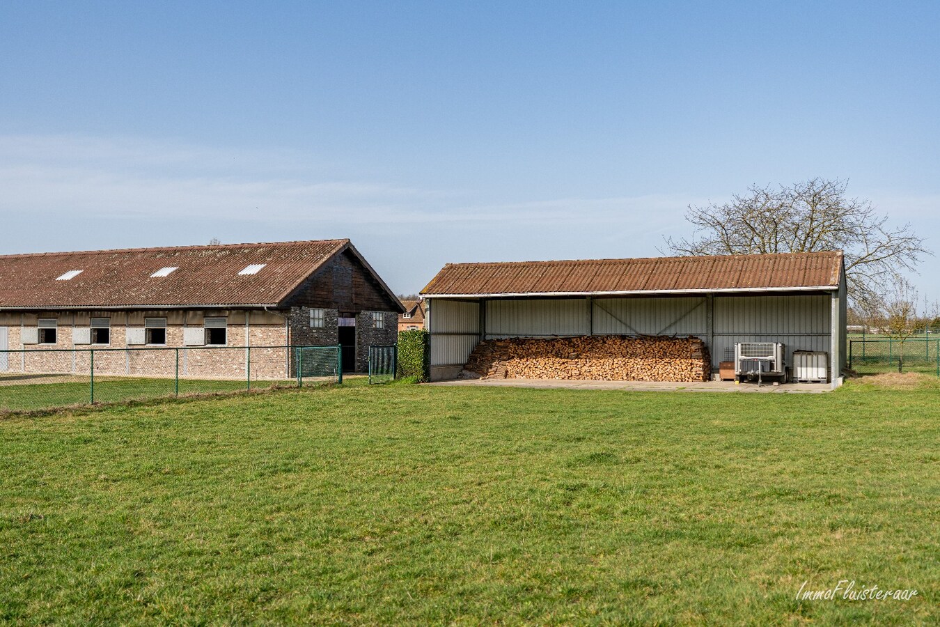 Woning met paardenstallen en buitenpiste op ca. 6,5ha te Bree 
