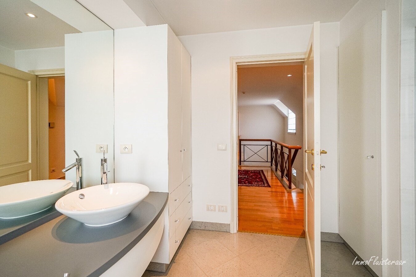 Royale, luxueuze villa met bijgebouwen op ca. 66a te Arendonk 