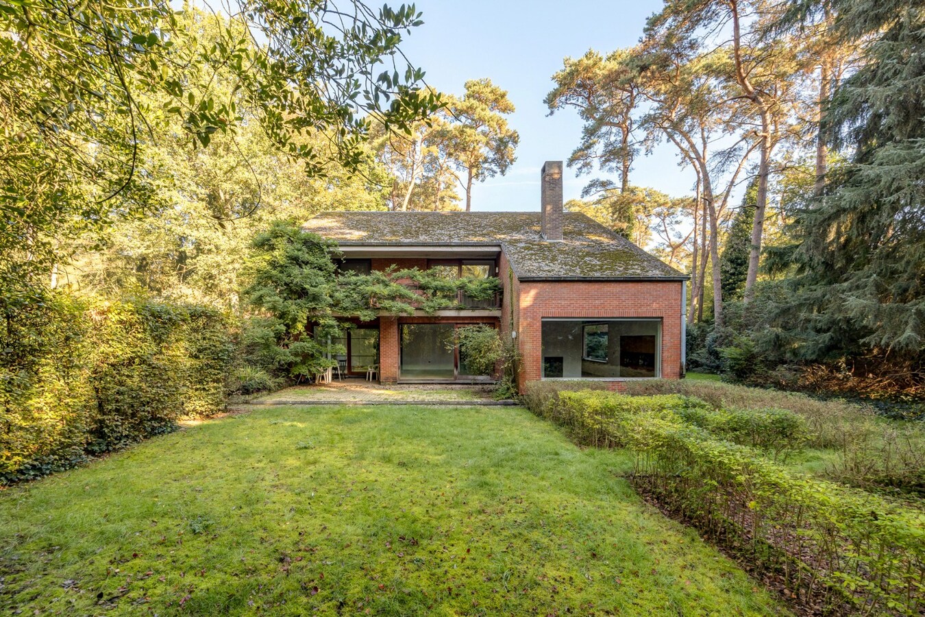 Te renoveren villa met 5 slaapkamers en prachtige tuin op toplocatie 