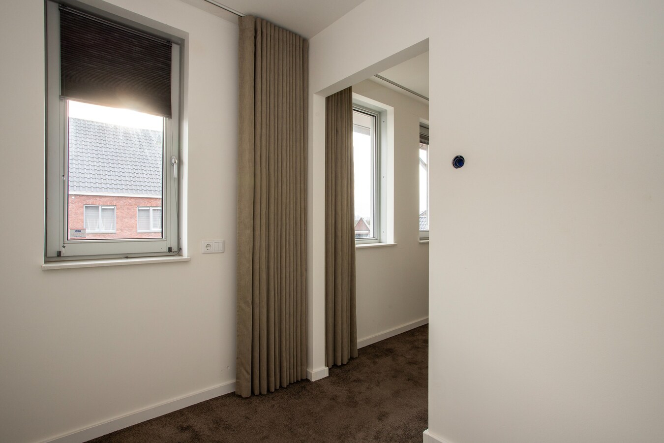 Moderne hoekwoning uit 2016 gelegen in een jonge en kindvriendelijke woonwijk in Lage Mierde. 