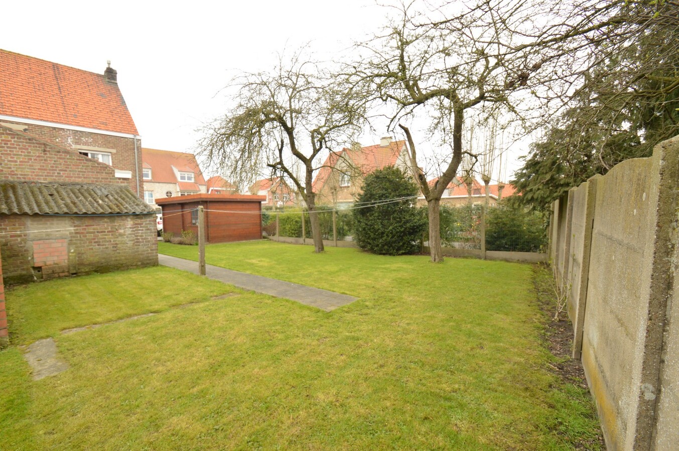 Te renoveren, goed gelegen halfopen bebouwing - Westkapelle 