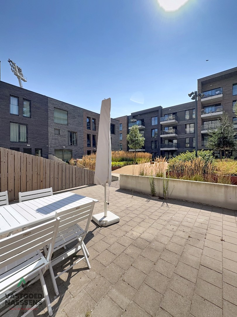 SCHITTEREND DUPLEX-APPARTEMENT – 3 SLPK – 2 BADKAMERS – ZONNIG TERRAS 