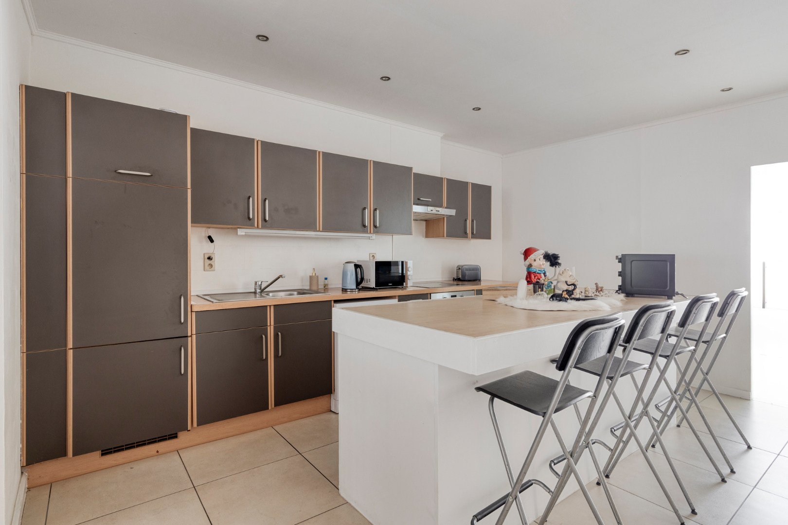 Ruim gelijkvloers appartement met 2 slpk. en gezellige patio in het centrum van Geel 