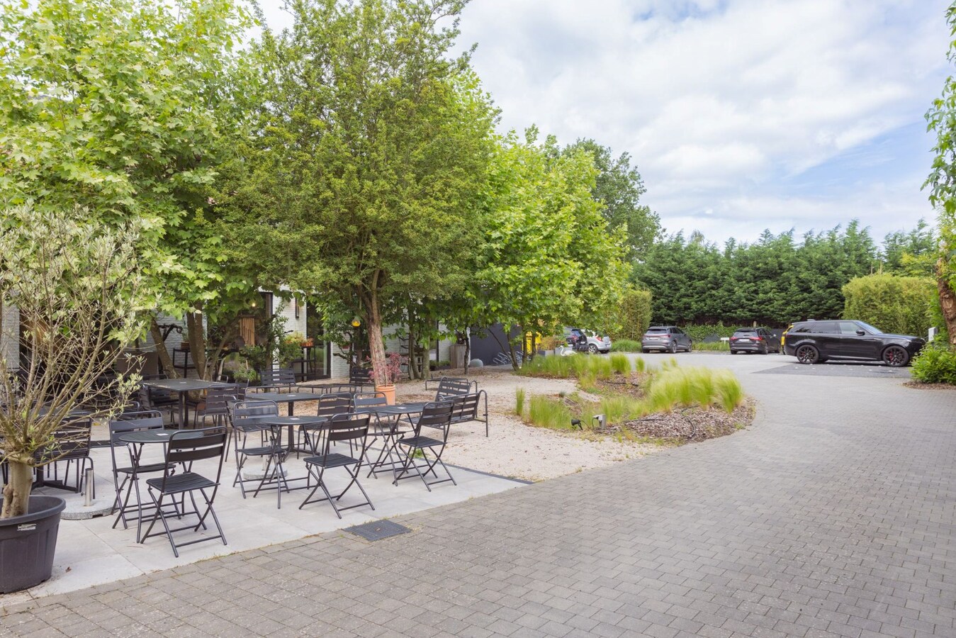 Unieke opbrengsteigendom in het hartje van Keerbergen met 9 parkeerplaatsen 