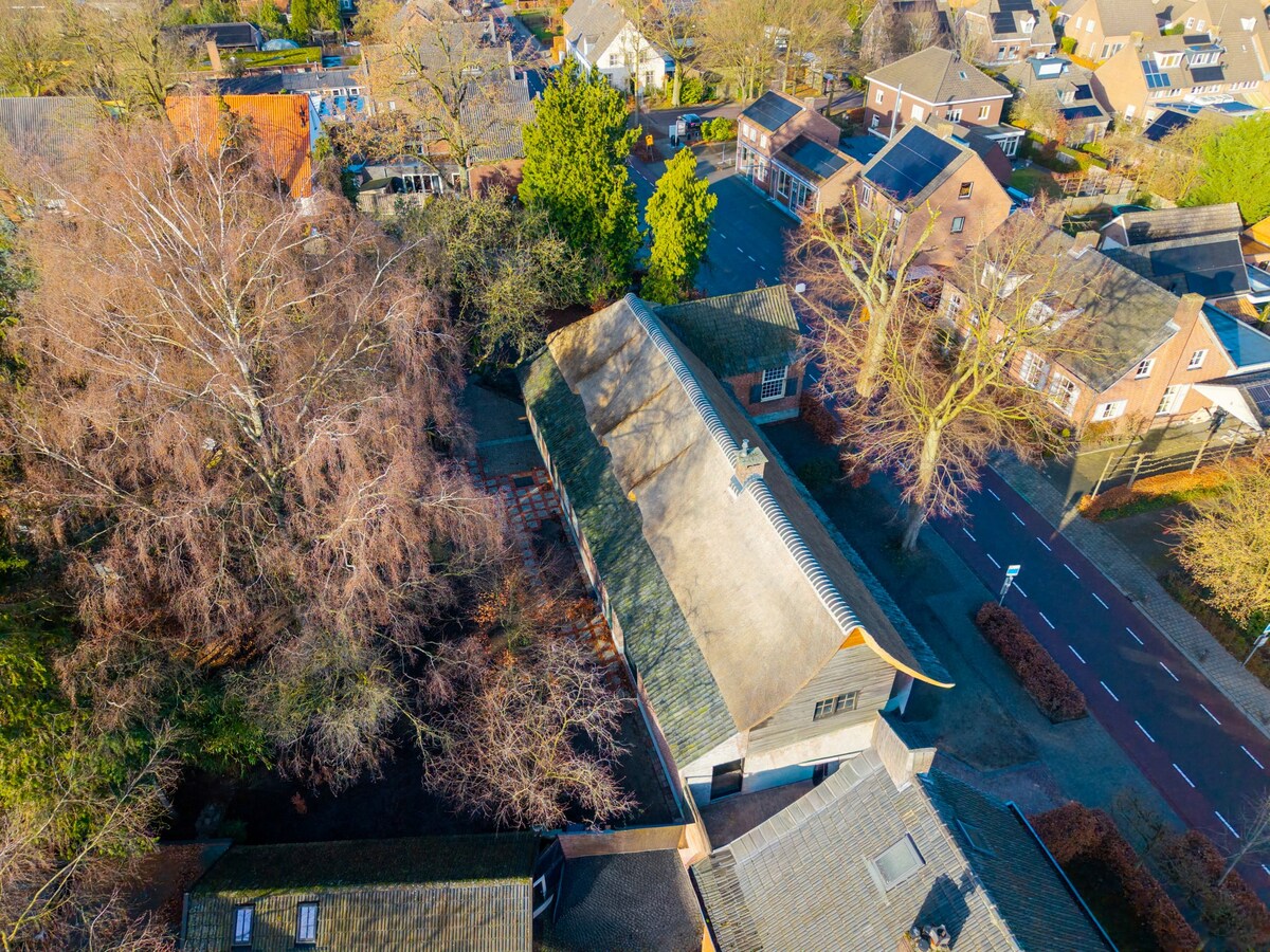 Imposante herenboerderij gelegen in het hart van Hoogeloon. 