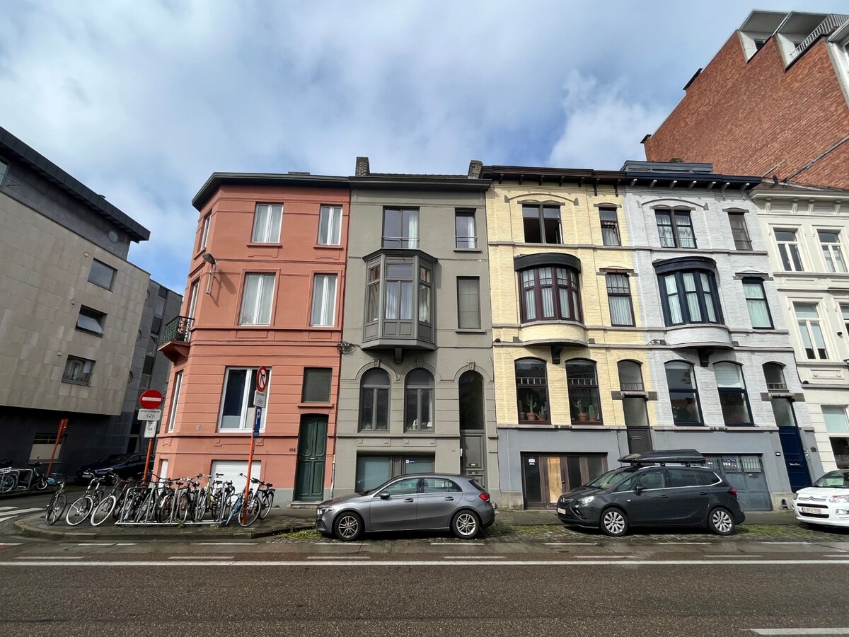 Gezellige duplex nabij 't Zuid - DOMICILIE VERPLICHT ( geen studenten ! ) 