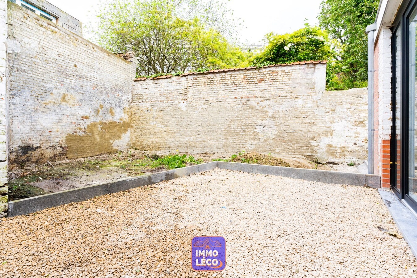 Lumineuse maison rénovée avec jardin et garage, à deux pas du centre-ville ! 
