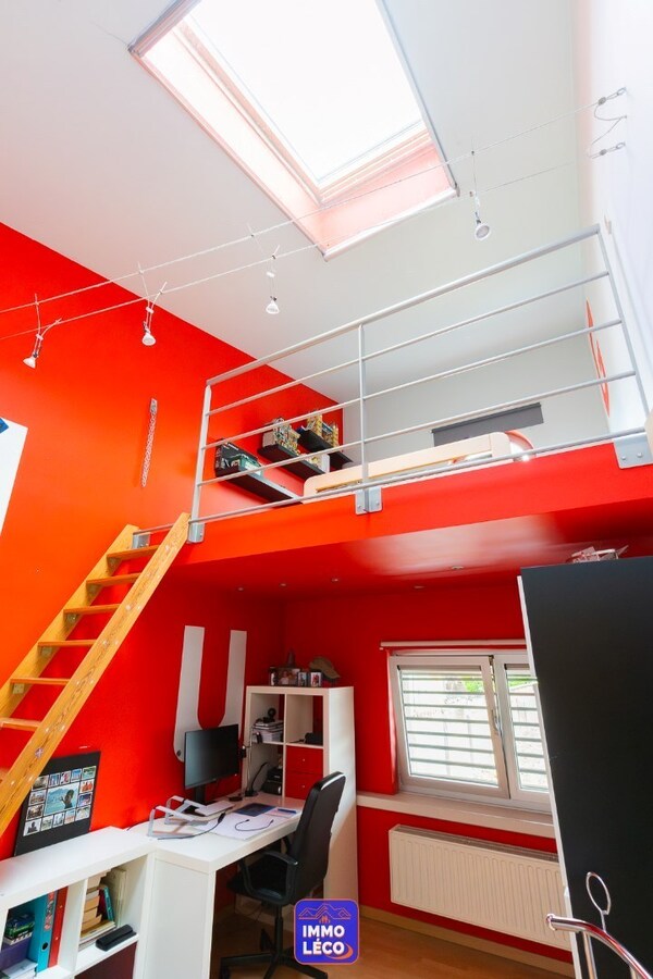 Maison moderne (surface habitable de 486m²), double garage et jardin, en plein centre-ville ! COUP DE COEUR ! 