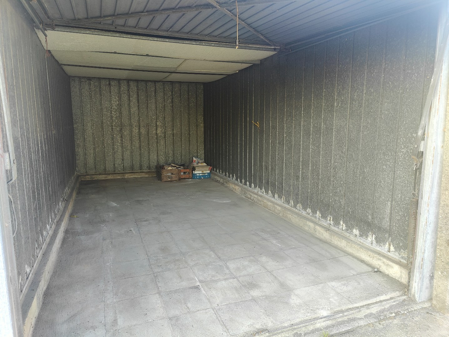 Garage met bergruimte te koop in centrum Pittem 
