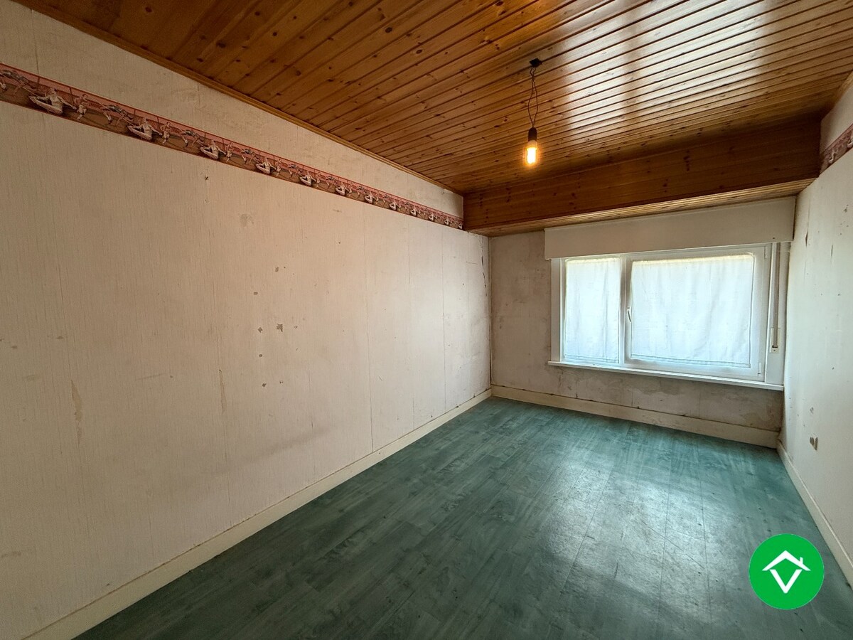 Op te frissen rijwoning met 3 slaapkamers en tuin in centrum Staden 