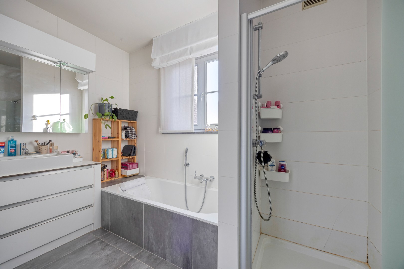 Luxueus gelijkvloers appartement met zuidgerichte tuin en garage in Tongerlo 