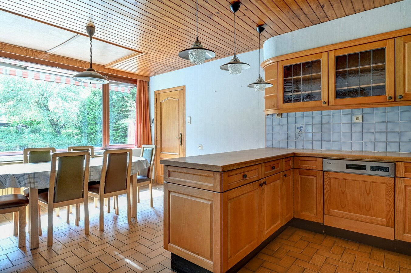 Ruime woning met werkplaats op een perceel van circa 30 are 