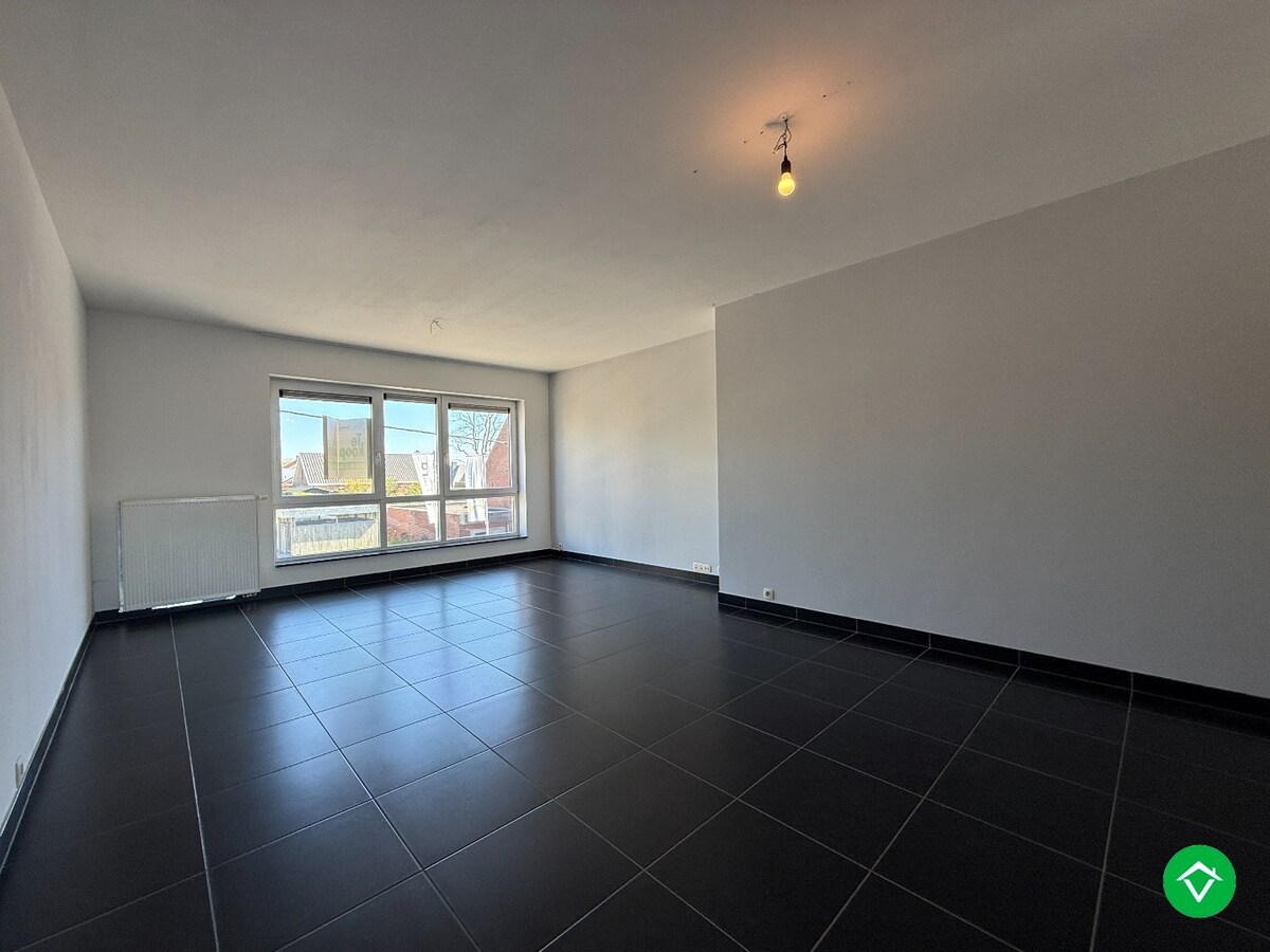 Duplexappartement met twee slaapkamers, zonneterras en parking te Moorslede 