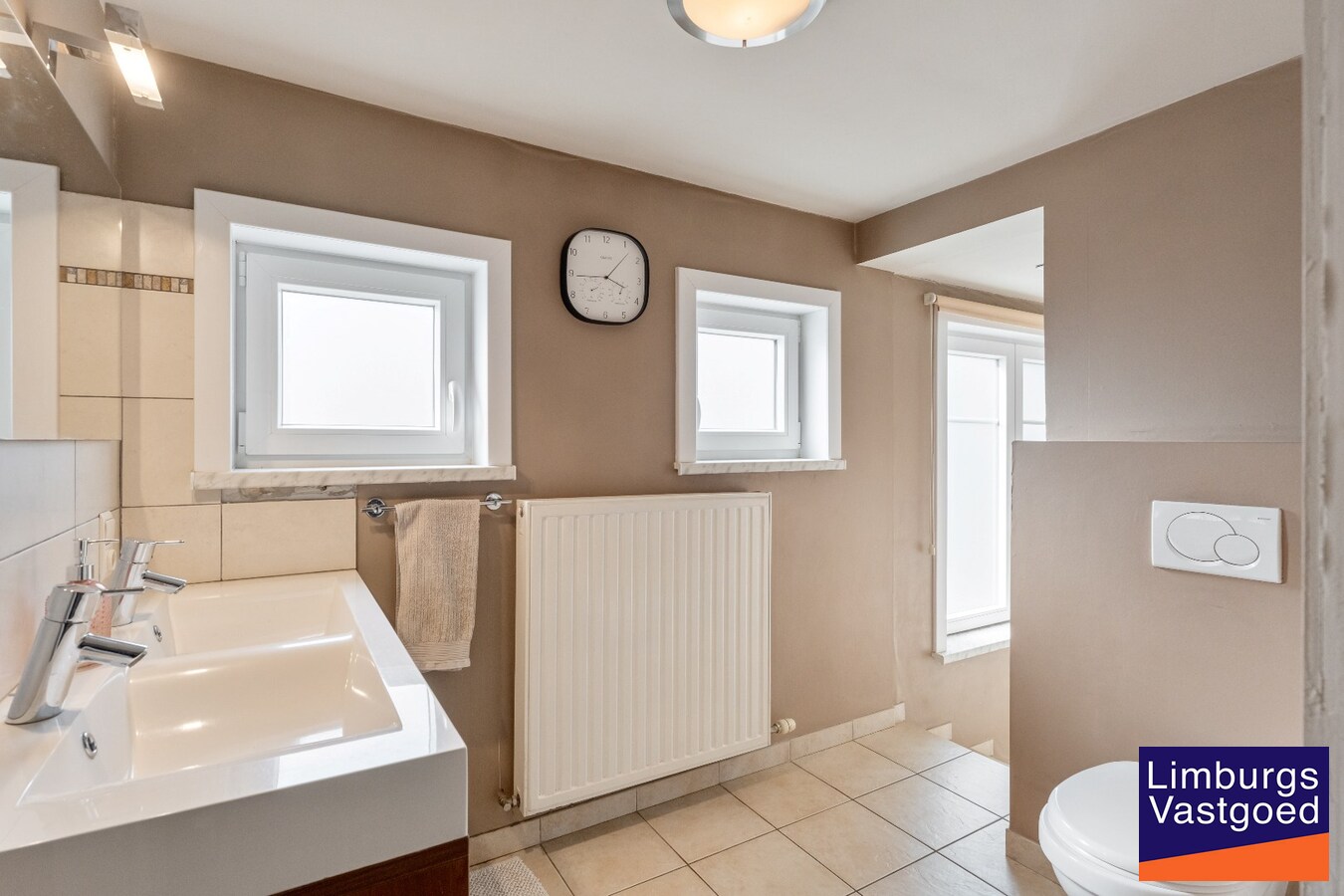 Centraal gelegen woning, 4 slpk, 180 m² bewoonbare oppervlakte, 9a 99ca 